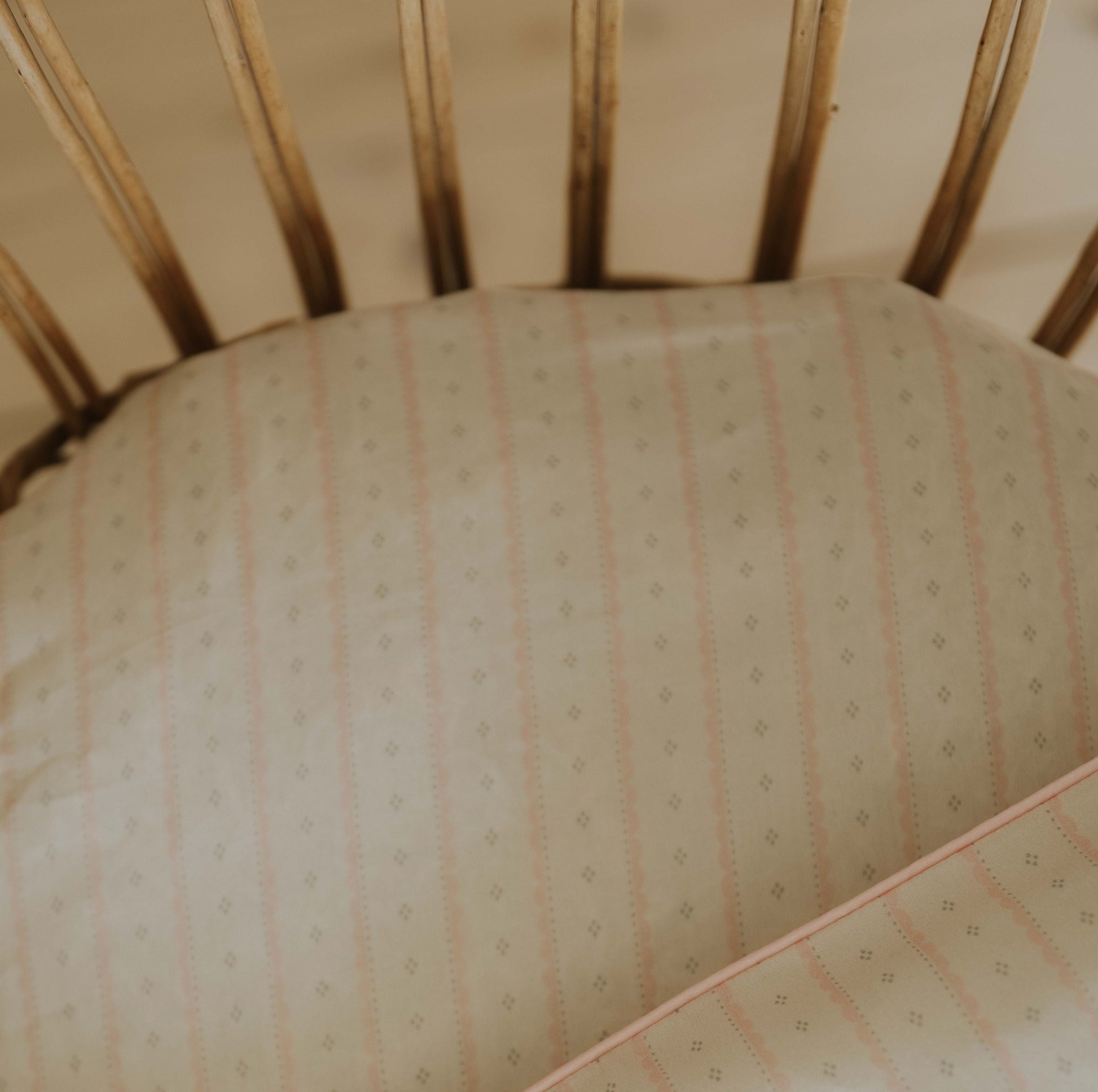 Gooslings Petal Scallops Crib Sheet - Pink