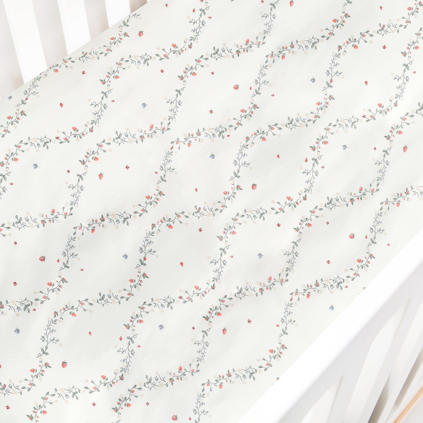 Gooslings Botanical Berries Crib Sheet - Ivory